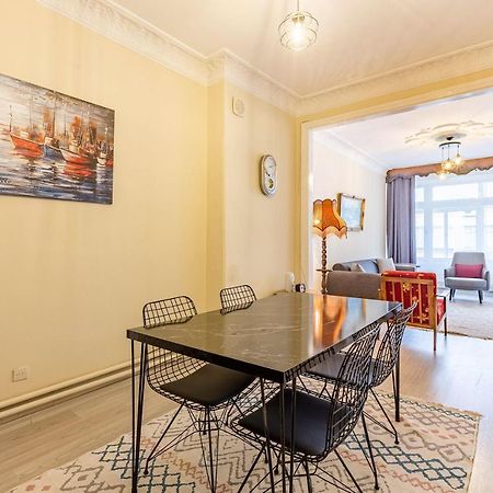 Charming Apartment Surrounded By Vibrant Attractions In Kadikoy Isztambul Kültér fotó
