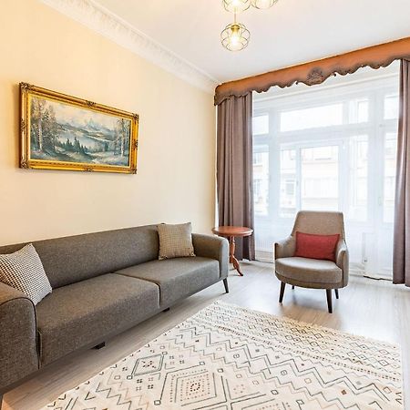 Charming Apartment Surrounded By Vibrant Attractions In Kadikoy Isztambul Kültér fotó