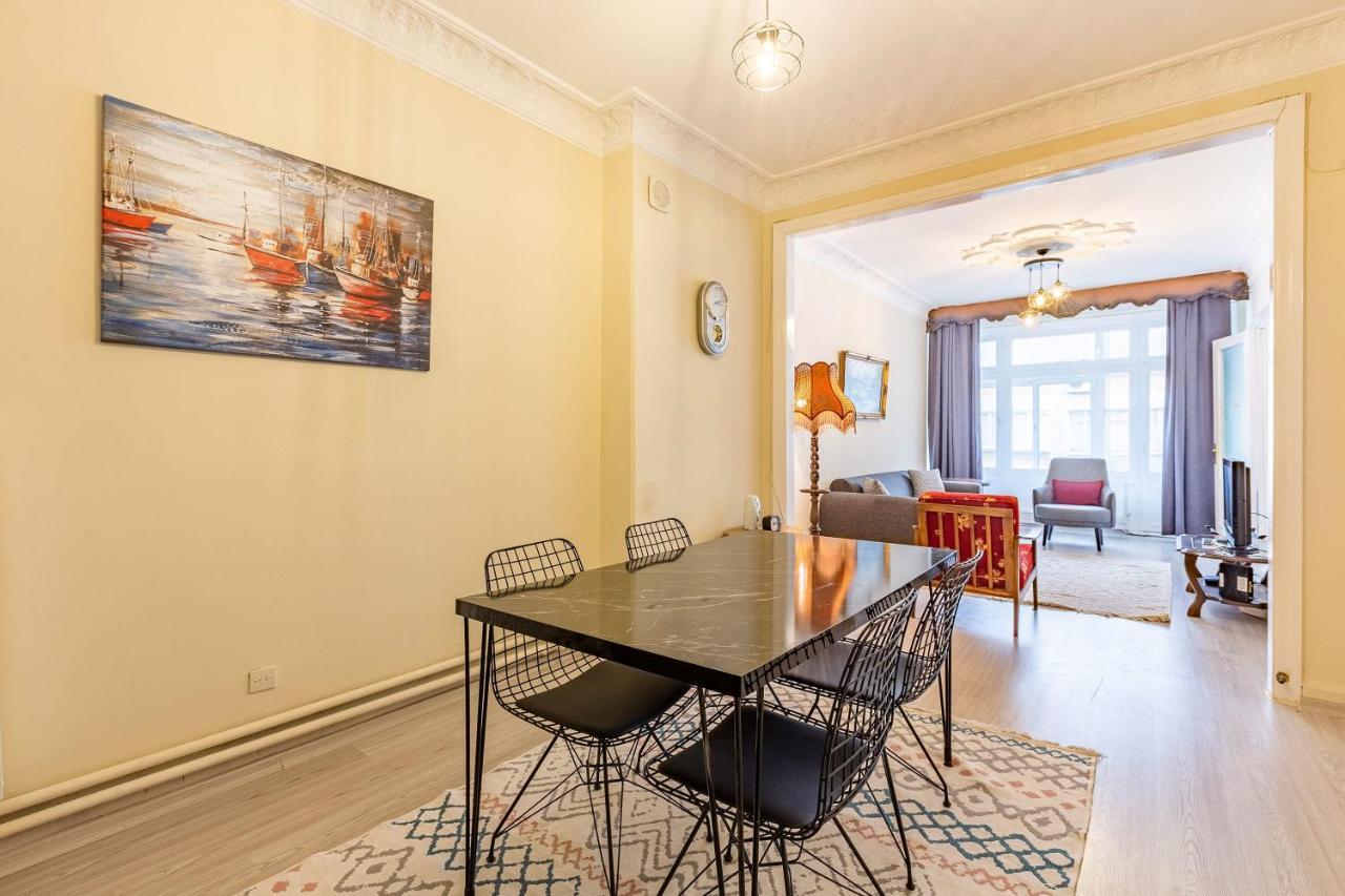 Charming Apartment Surrounded By Vibrant Attractions In Kadikoy Isztambul Kültér fotó