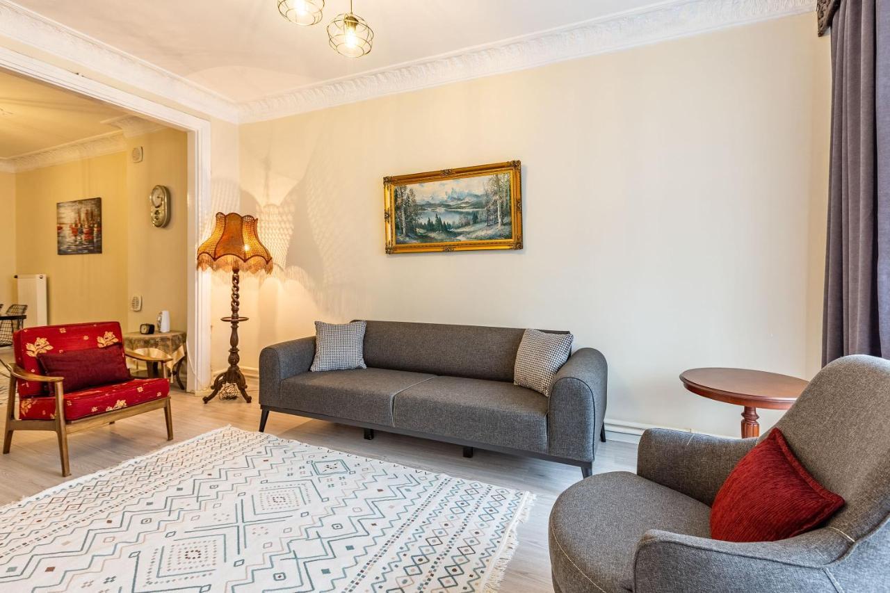 Charming Apartment Surrounded By Vibrant Attractions In Kadikoy Isztambul Kültér fotó