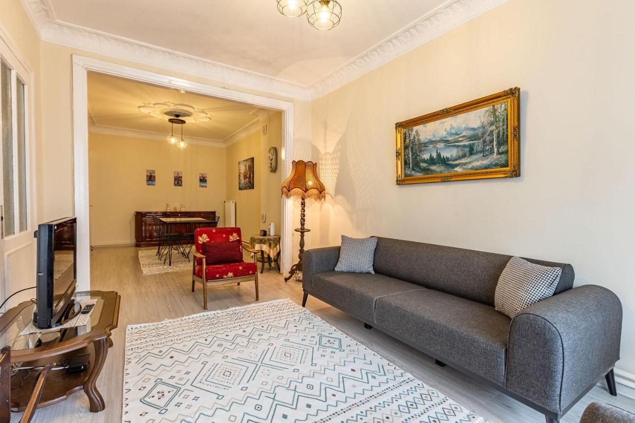 Charming Apartment Surrounded By Vibrant Attractions In Kadikoy Isztambul Kültér fotó