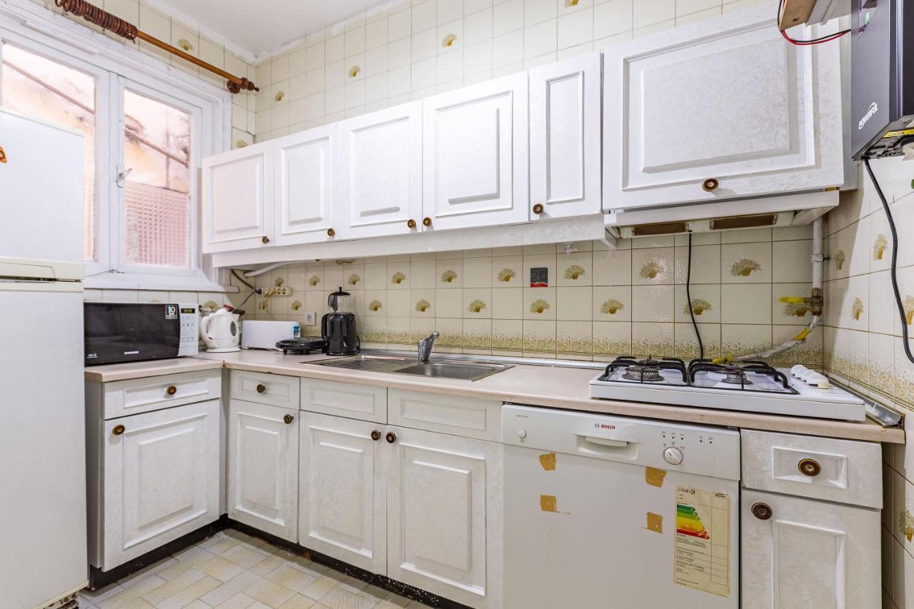 Charming Apartment Surrounded By Vibrant Attractions In Kadikoy Isztambul Kültér fotó