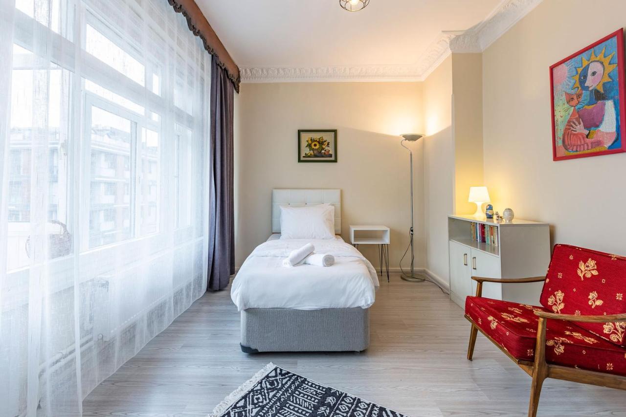 Charming Apartment Surrounded By Vibrant Attractions In Kadikoy Isztambul Kültér fotó