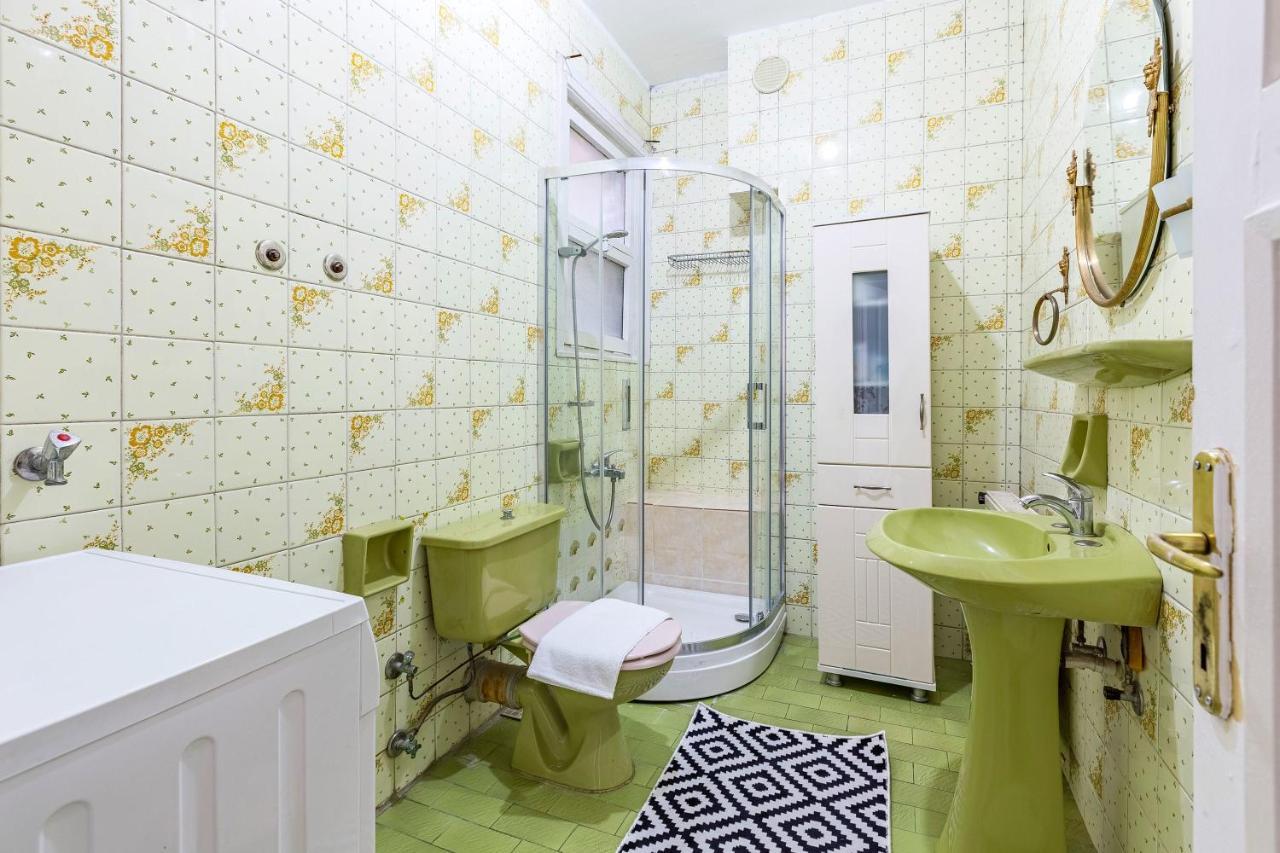 Charming Apartment Surrounded By Vibrant Attractions In Kadikoy Isztambul Kültér fotó